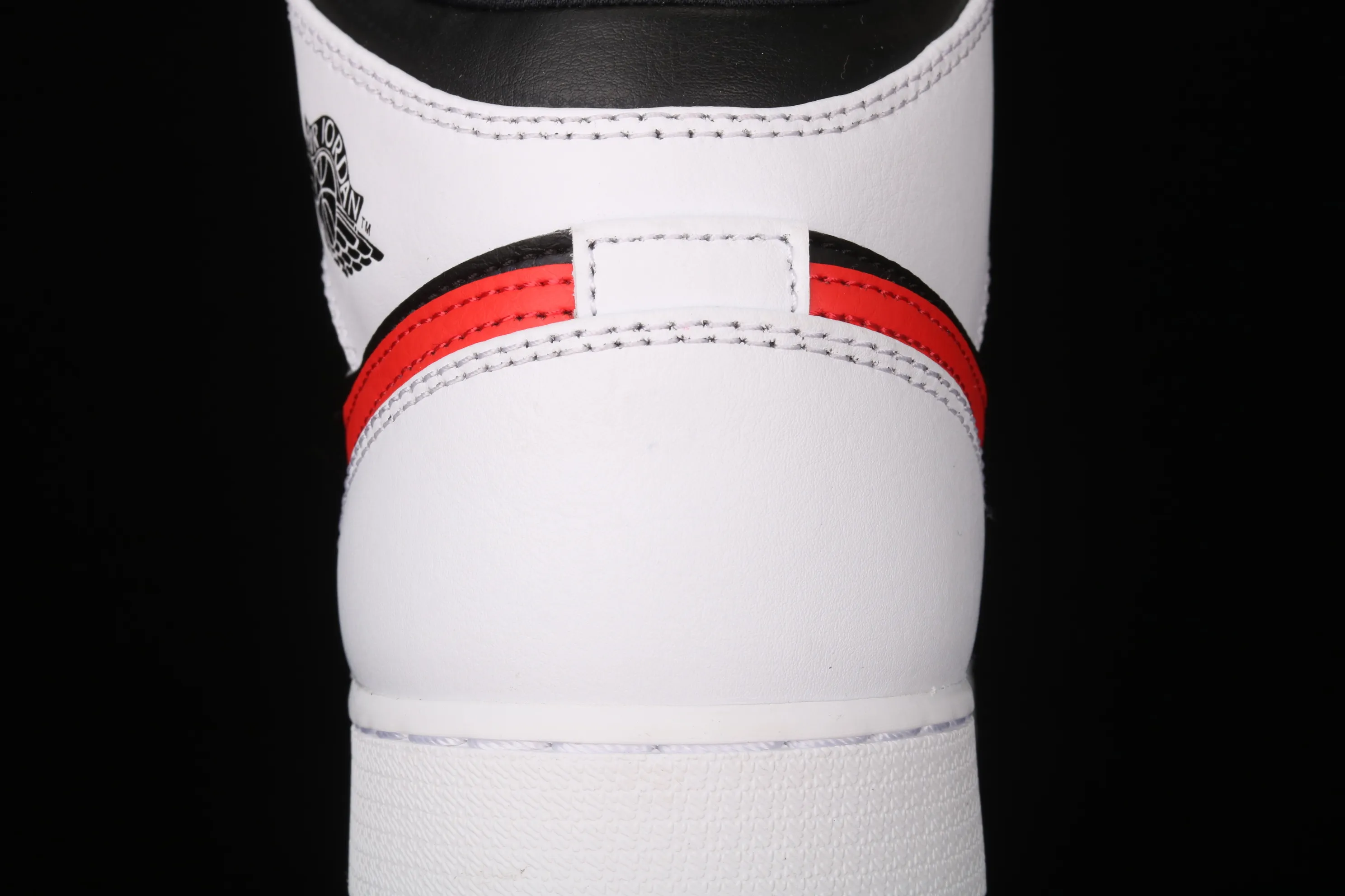 All categories Air Jordan Jordan series basketball shoes Air Jordan 1 Mid G version pure original Air Jordan 1 Mid AJ1 Joe 1 black and white red hook Zhongbang basketball shoes 554725-075